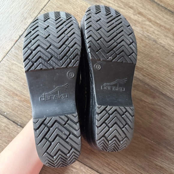 Black floral Dansko clogs - Picture 9 of 10